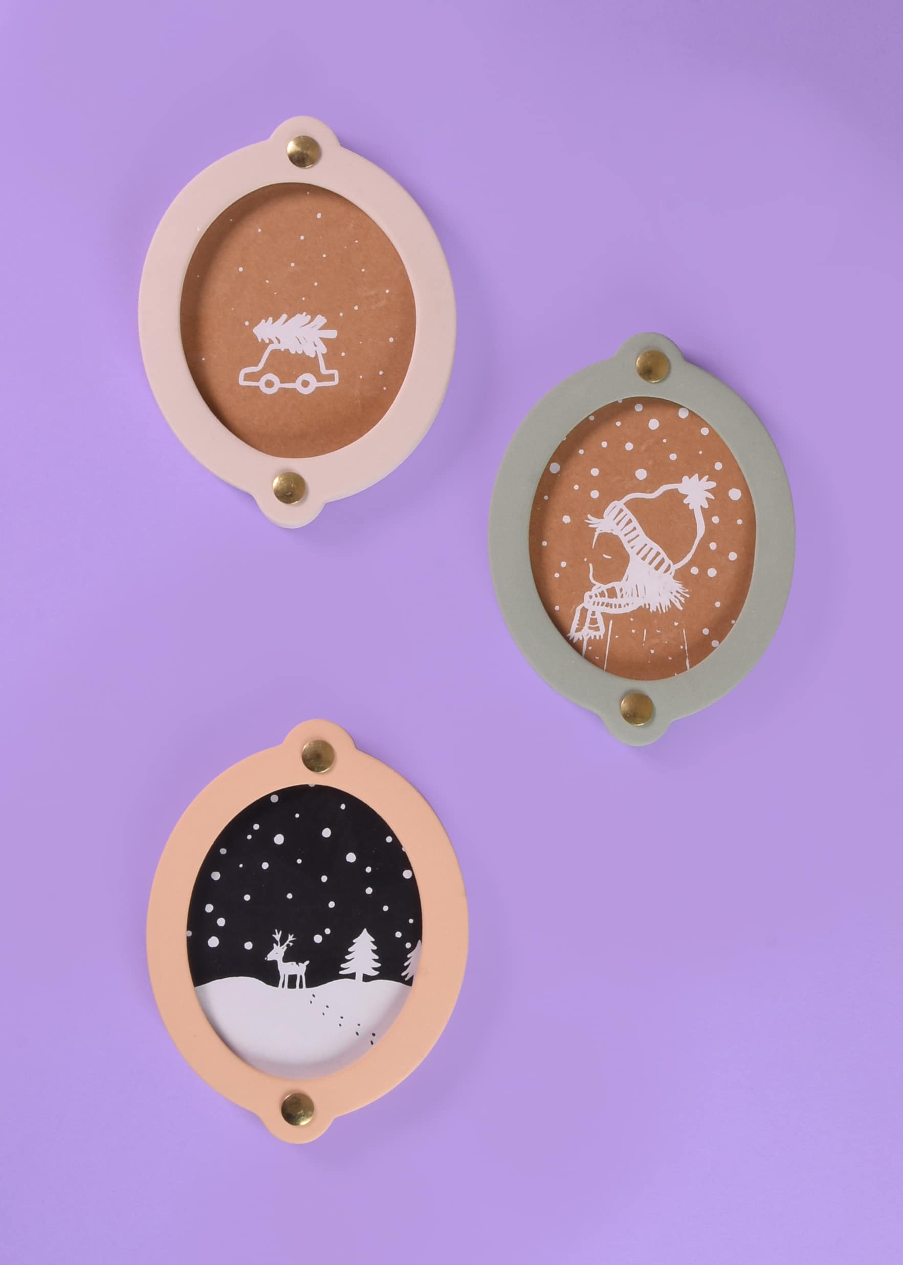 Christmas present photo frame oval | Brown - Image 3